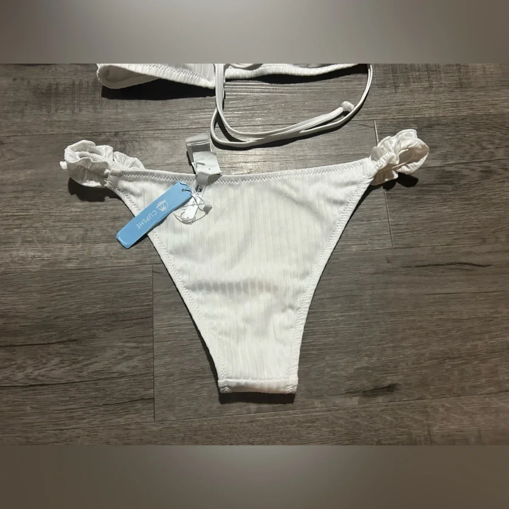 NWT Cupshe White Ruffle Ribbed Bikini S - Picture 6 of 7